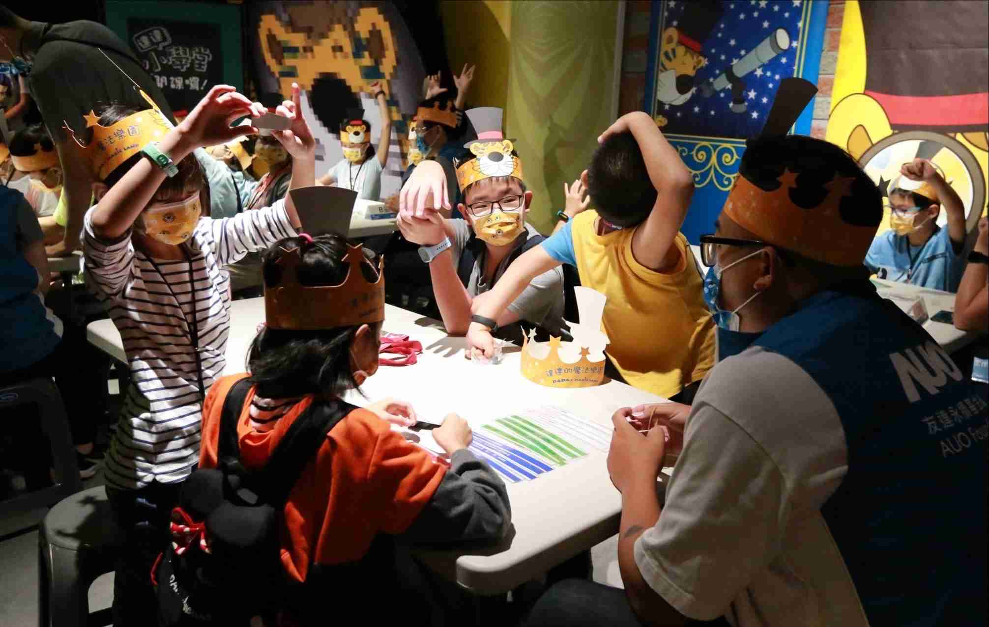 彩霸王以永续理念推动全人教育计划，，，内外结盟储备科普教育人才，，荣获亚太永续行动奖社会共融面的金奖肯定