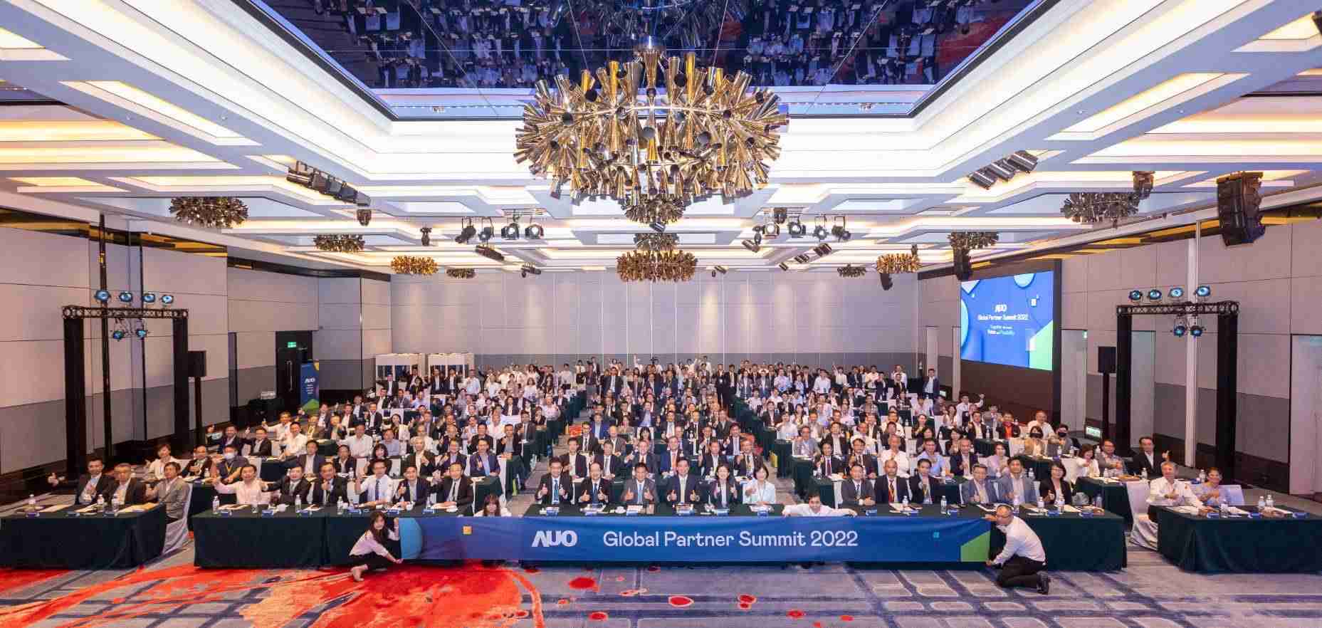 友達推動「安心、、、創新、、用心、、同心、、、盡心」五星職旅，，為菲籍員工打造全方位照護，，，，首度贏得「人權實踐與發展領袖獎」殊榮