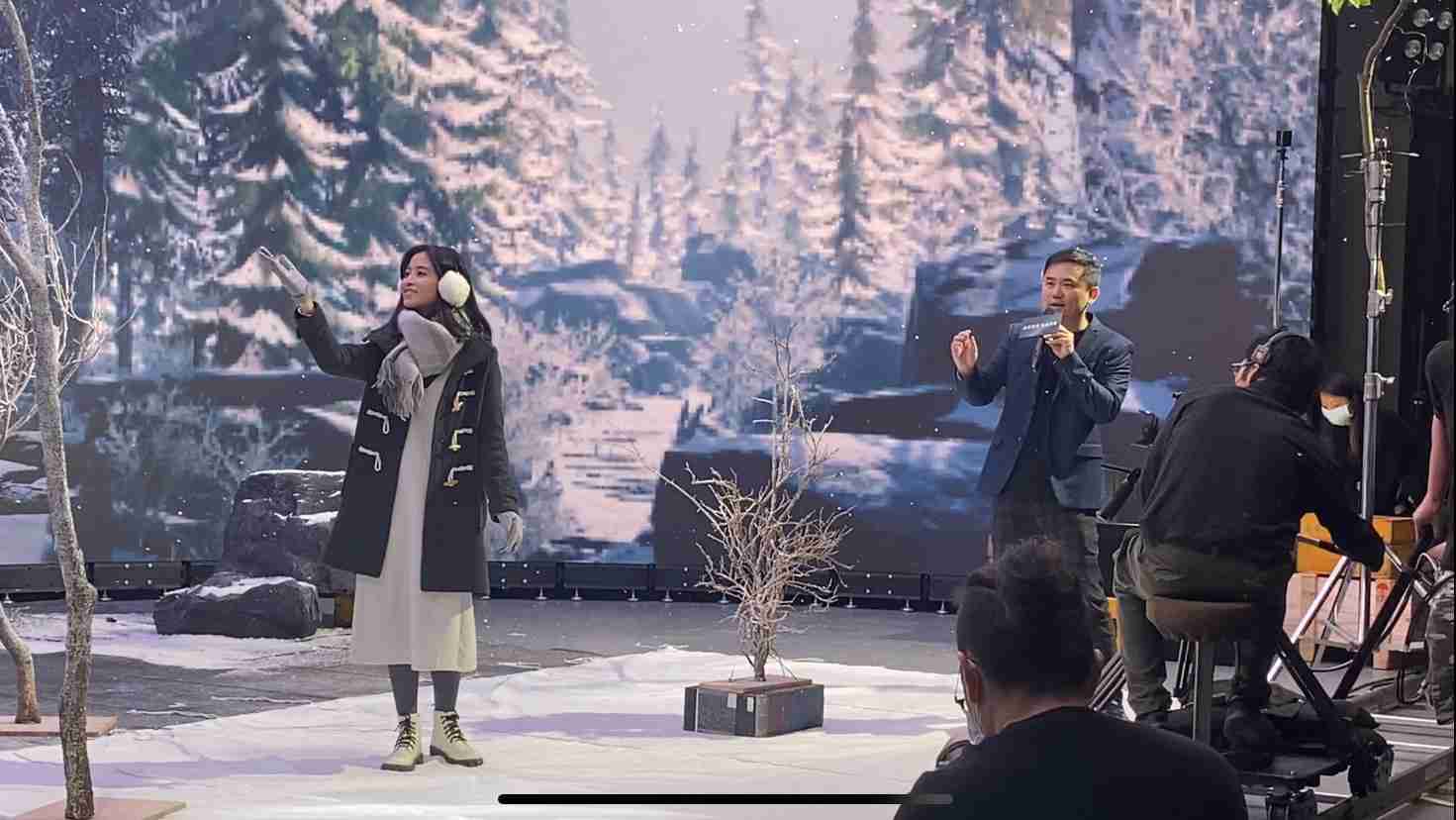 彩霸王以ALED先进显屏技术，，，与金马奖视觉特效团队“再现影像”携手合作打造LED虚拟摄影棚，，，，提供沉浸式表演体验，，，并精简拍摄成本与时间