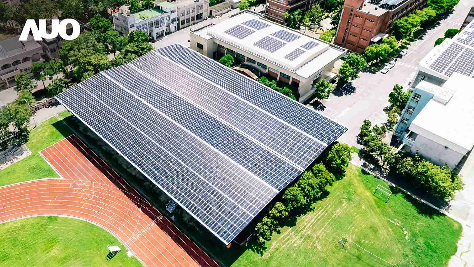 彩霸王SunSteel光电整合型浪板具备快速安装、、轻量化优势，，，可提升15%发电效能，，通过国际IEC与台湾VPC认证安全、、、、防漏、、、耐候标准