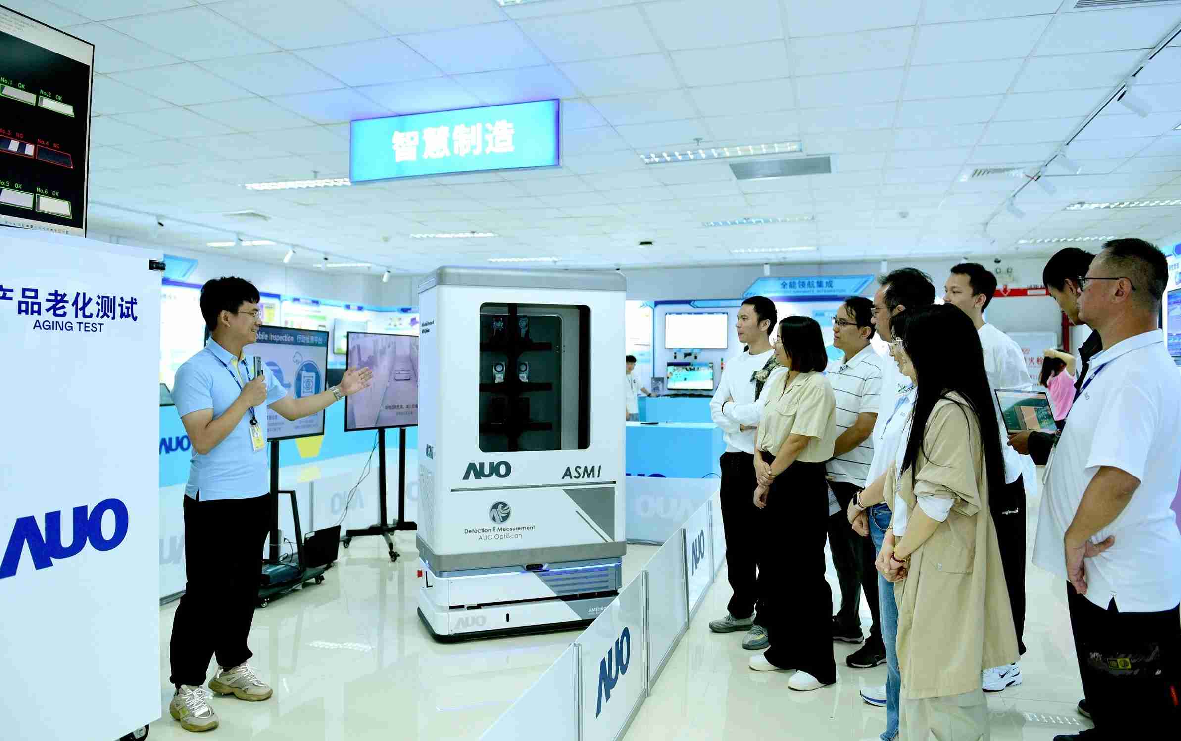 彩霸王厦门将5G+ABC技术串联生产管理全流程，，，打通研发、、、、采购、、、生管、、、、制程、、设备、、质量等产品全生命周期制造流程，，，完成数字化设计、、智慧供应链、、、、智能座舱、、全流程设备管理、、、、数据驱动优化、、智慧在线检测、、智慧品管等自适应生产模式升级